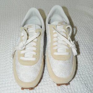Retro Nike Daybreak SE Sneakers - Super Cute Gold Embossed Design